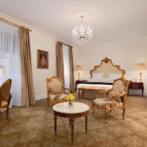Grand Luxe Room
